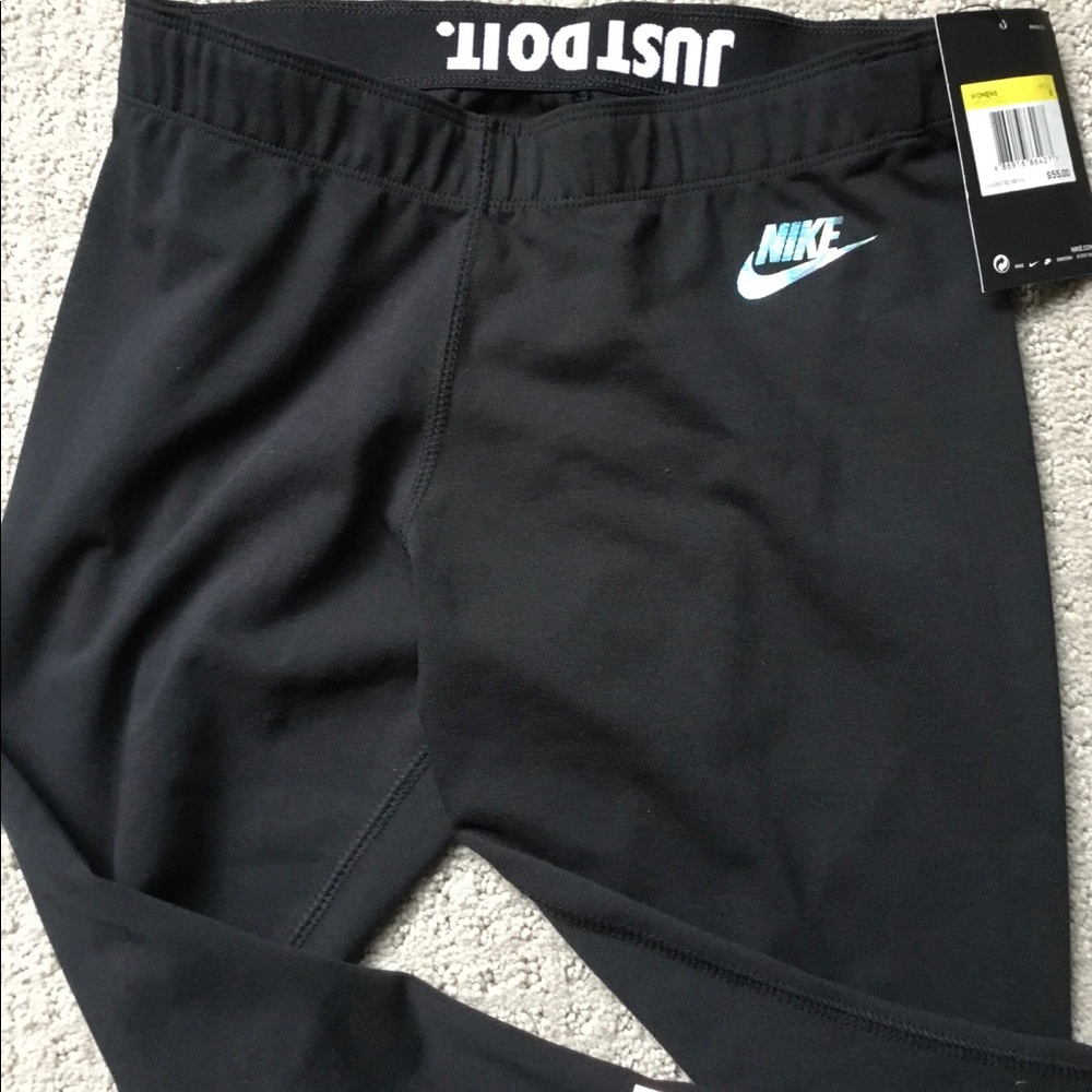 NWT Nike leggings. Black. Size S - Picture 2 of 3
